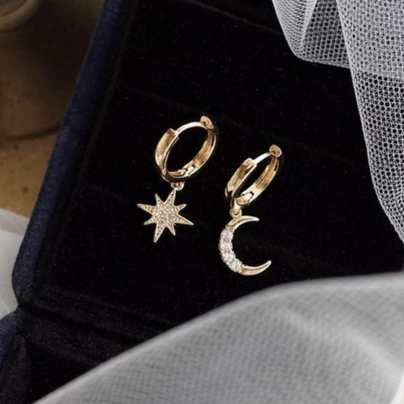 18K GOLD DIAMOND MOON STAR HOOPS - Picture 5 of 7